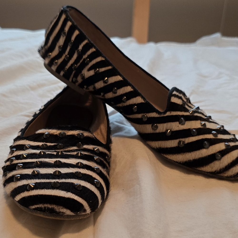Kennith Cole Textured Zebra Print Flat Size 40